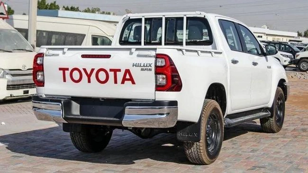 Toyota Hilux  SR5 2.4L MT DIESEL 2024
