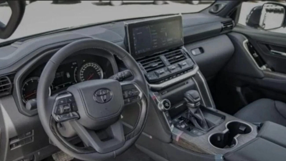 Toyota Land Cruiser VXR 3.5L PETROL 2026-6-6