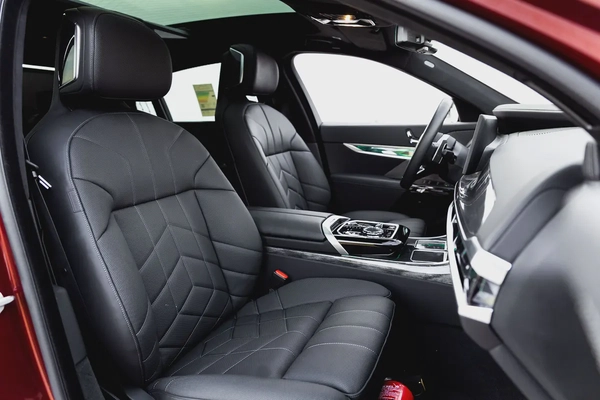 BMW 740i M Sport Individual – 2026 | GCC | Only 2,050 KM | 2 Years Warranty | AED 449,000