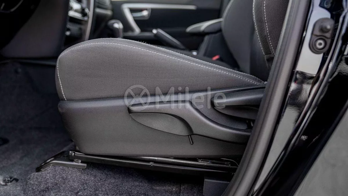 Toyota Fortuner TOYOTA FORTUNER-11-0