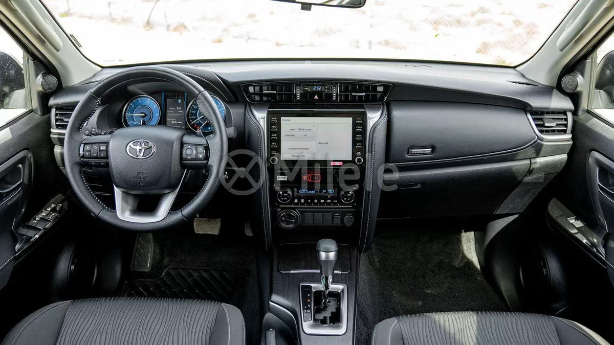 Toyota Fortuner TOYOTA FORTUNER-12-0