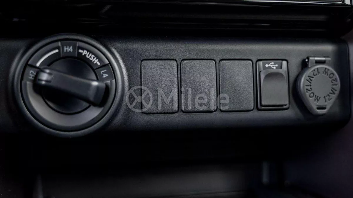 Toyota Fortuner TOYOTA FORTUNER-22-0