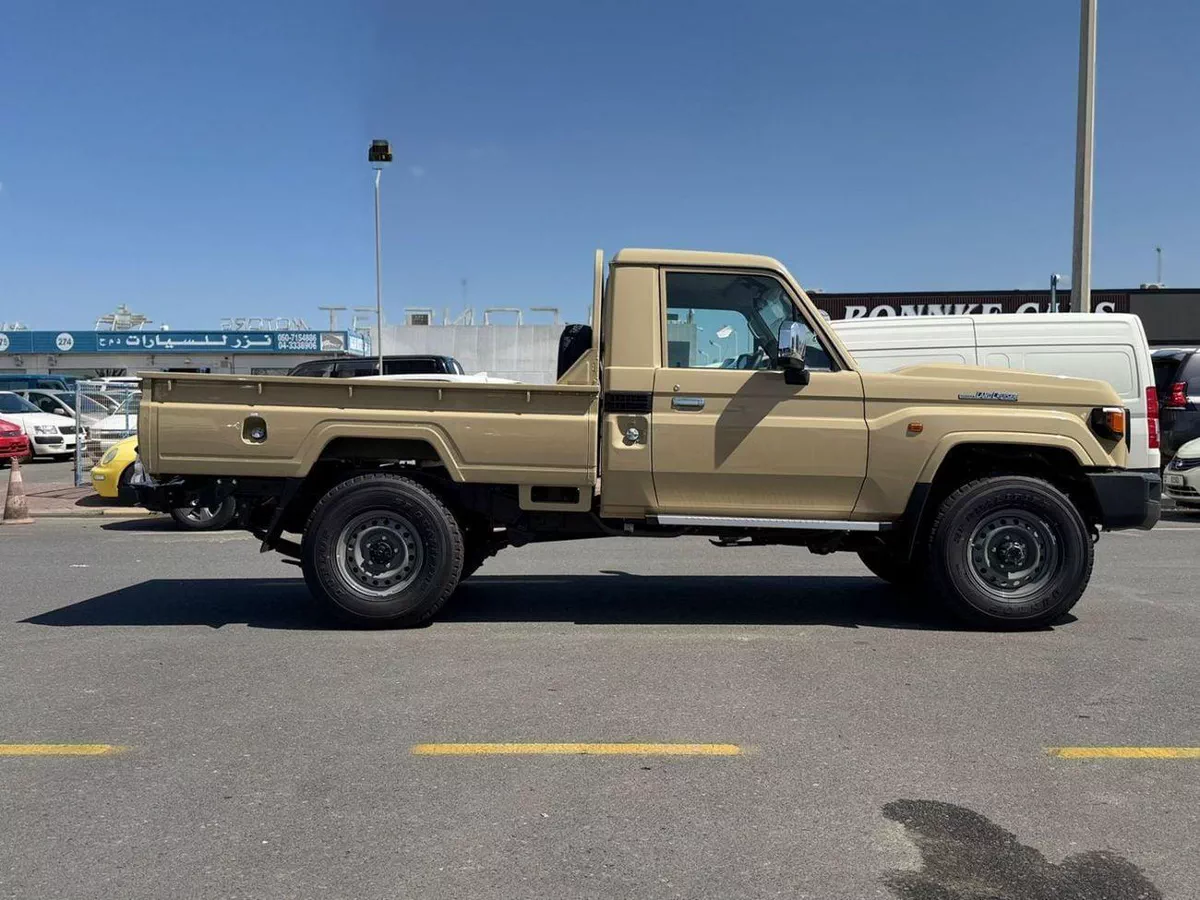 Toyota Land Cruiser Pick Up LC79 single cabina 4,0L  Automatic model 2026 Basic Oman Spec-9-0