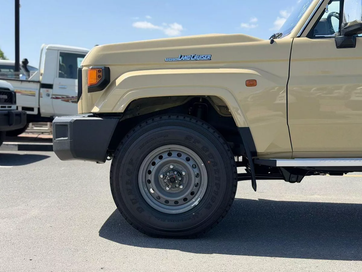 Toyota Land Cruiser Pick Up LC79 single cabina 4,0L  Automatic model 2026 Basic Oman Spec-7-0
