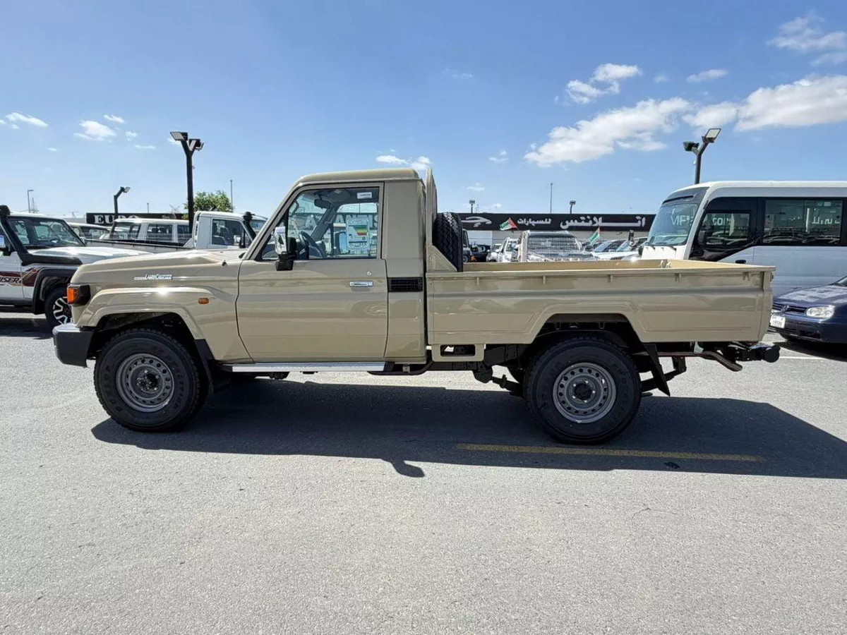 Toyota Land Cruiser Pick Up LC79 single cabina 4,0L  Automatic model 2026 Basic Oman Spec-8-0