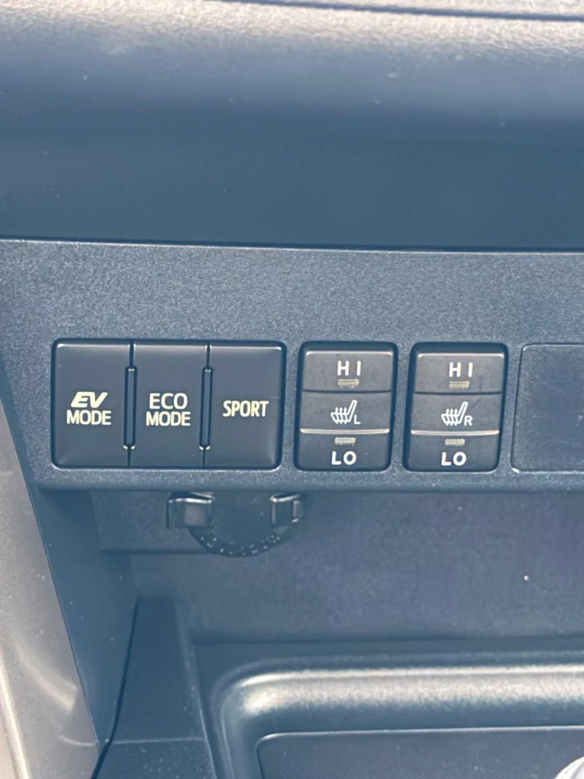 Toyota RAV4 VXR Hybrid Limited 2.5L full option-8-0