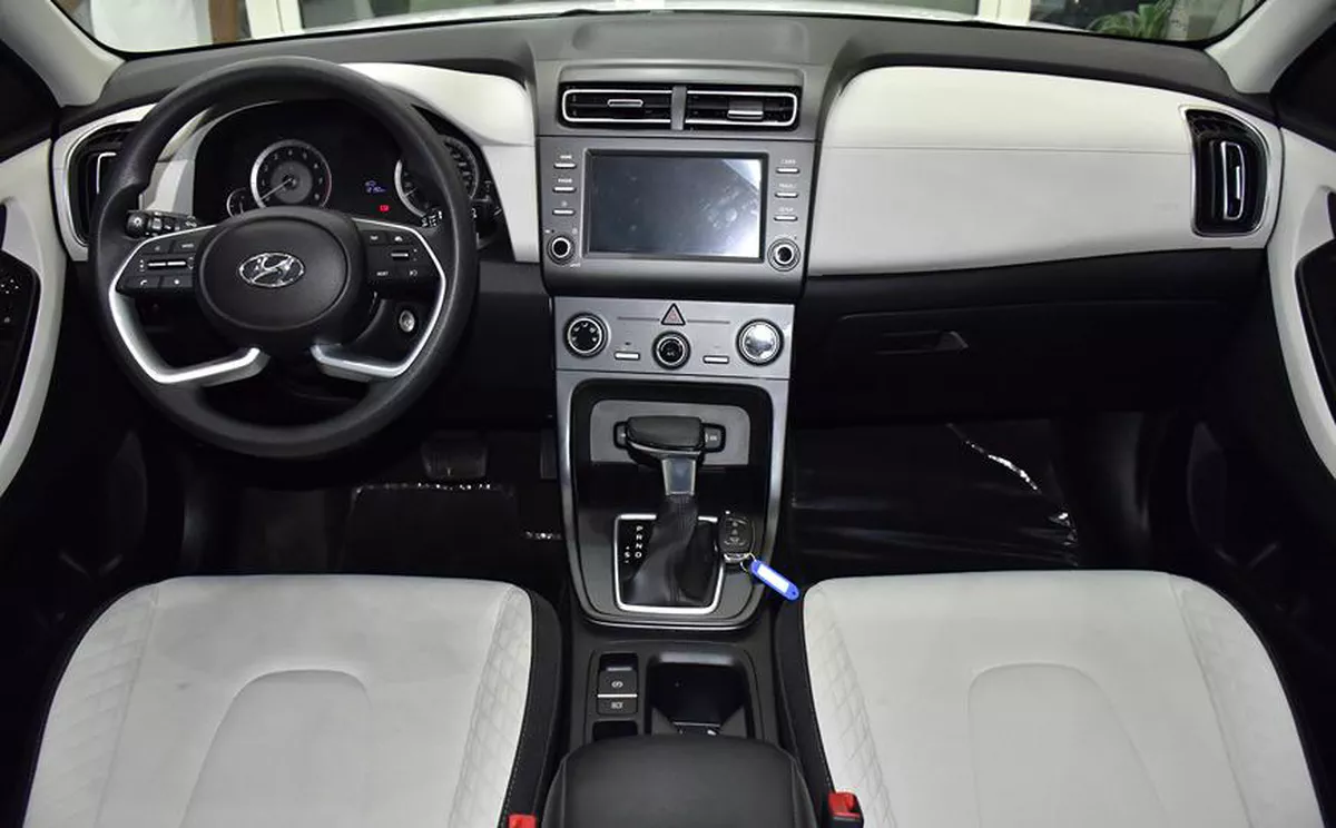 Hyundai Creta ( 2024 Model ) in Whtie Color GCC Specs-4-4