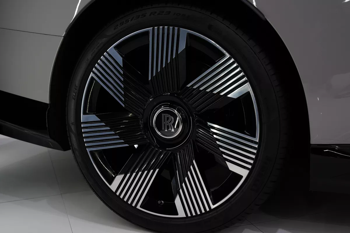 Rolls-Royce Spectre 2024-18-18