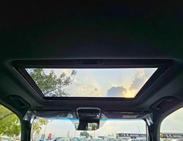 Toyota Land Cruiser GXR HIGH OPTION / RADAR / REAR ENTERTAINMENT SCREENS (CODE # GXR41H)
