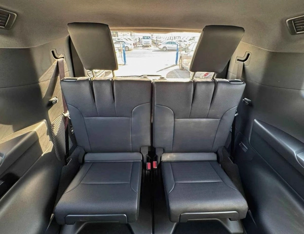 Toyota Land Cruiser GXR HIGH OPTION / RADAR / REAR ENTERTAINMENT SCREENS (CODE # GXR41H)