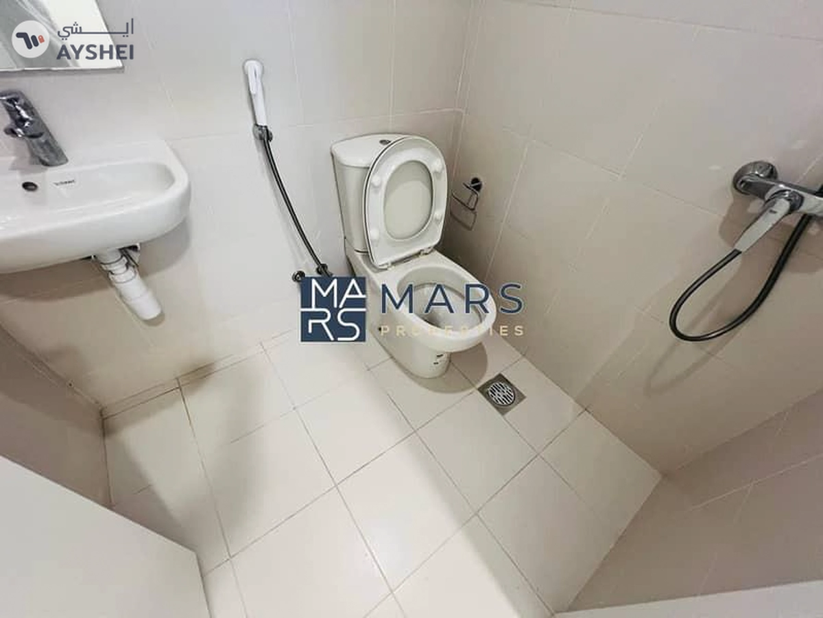 Spacious, Luxury 4 Bedroom Corner Villa, Near Park with Study Room/Majlis, Available For Rent-21-21