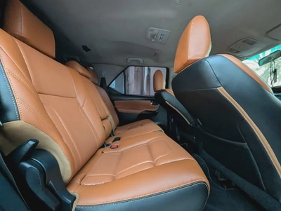 TOYOTA FORTUNER 2018 FACELIFTED 2025 V4 2.7L GCC IN EXCELLENT CONDITION-5