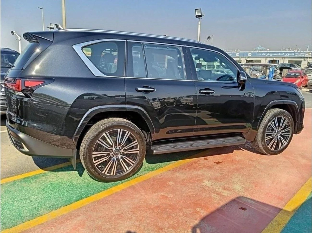 LEXUS LX 600 SIGNTURE BLACK/RED
