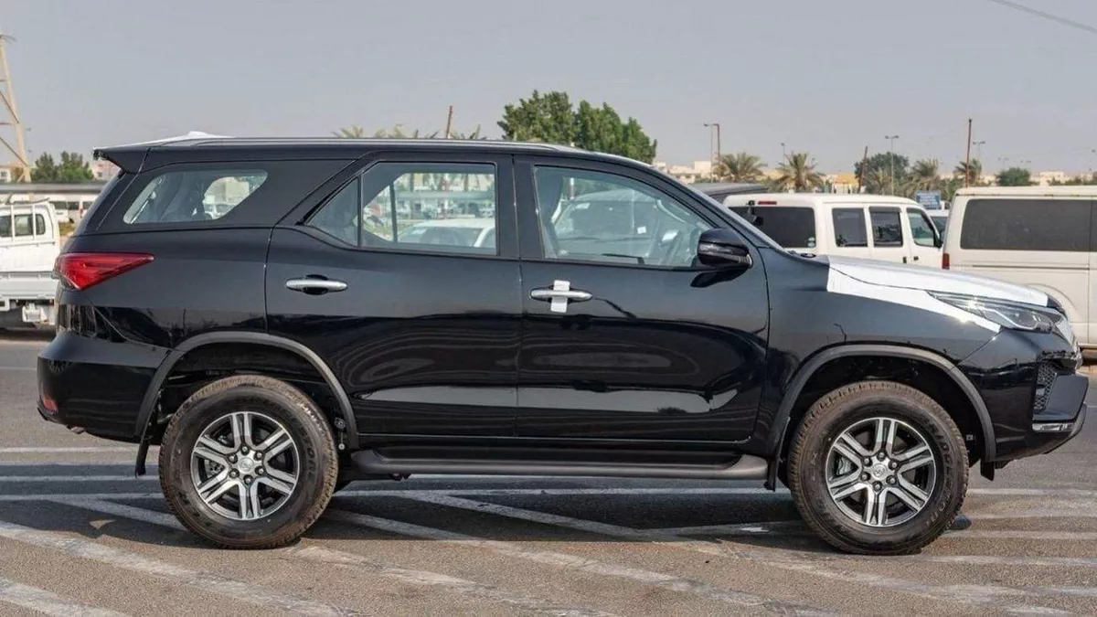 Toyota Fortuner EXR Toyota Fortuner 2.4L Diesel V4 4x4 2024 Automatic-3-0