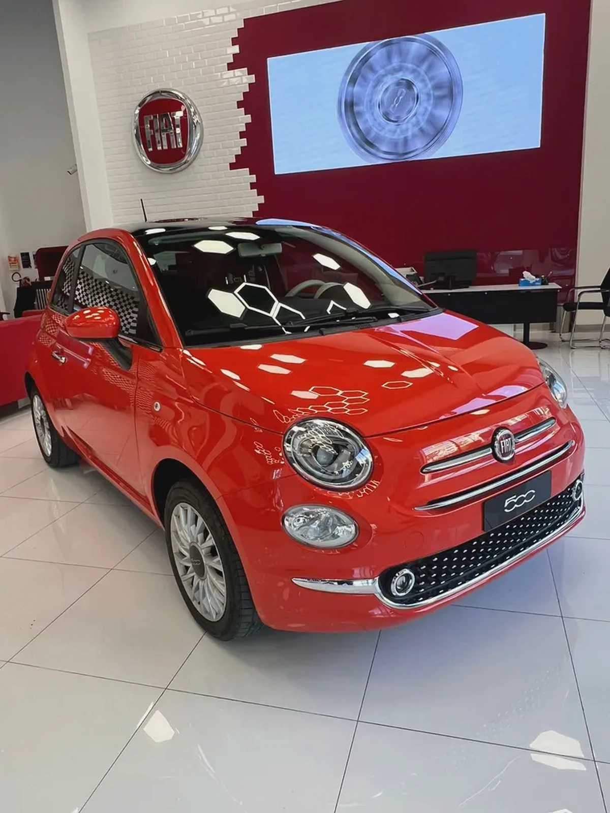 Fiat 500 Dolce Vita Hatchback 1.4L-6-6