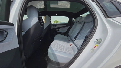 BYD SEAL Design EV (White 10k)-10