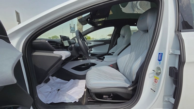 BYD SEAL Design EV (White 10k)-7