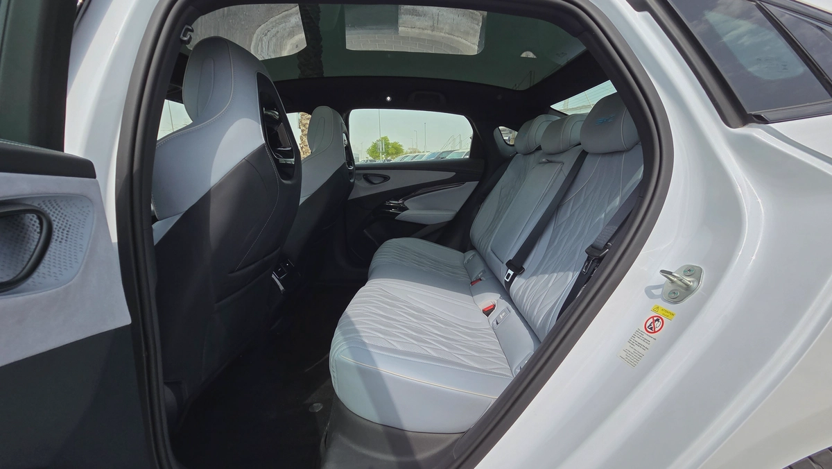 BYD SEAL Design EV (White 10k)-10-10