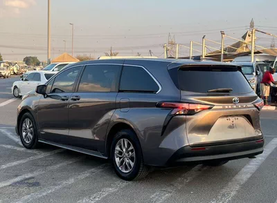Toyota Sienna LE 2021 Toyota Sienna Hybrid 2.5L V4 - 7 Seater Doors Full Auto With Radar --5