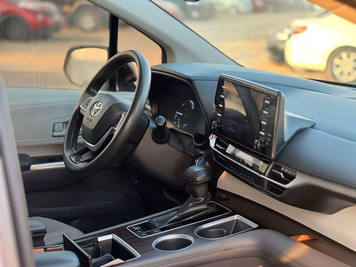 Toyota Sienna LE 2021 Toyota Sienna Hybrid 2.5L V4 - 7 Seater Doors Full Auto With Radar --10-0