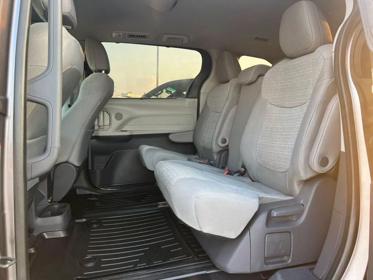 Toyota Sienna LE 2021 Toyota Sienna Hybrid 2.5L V4 - 7 Seater Doors Full Auto With Radar --16-0