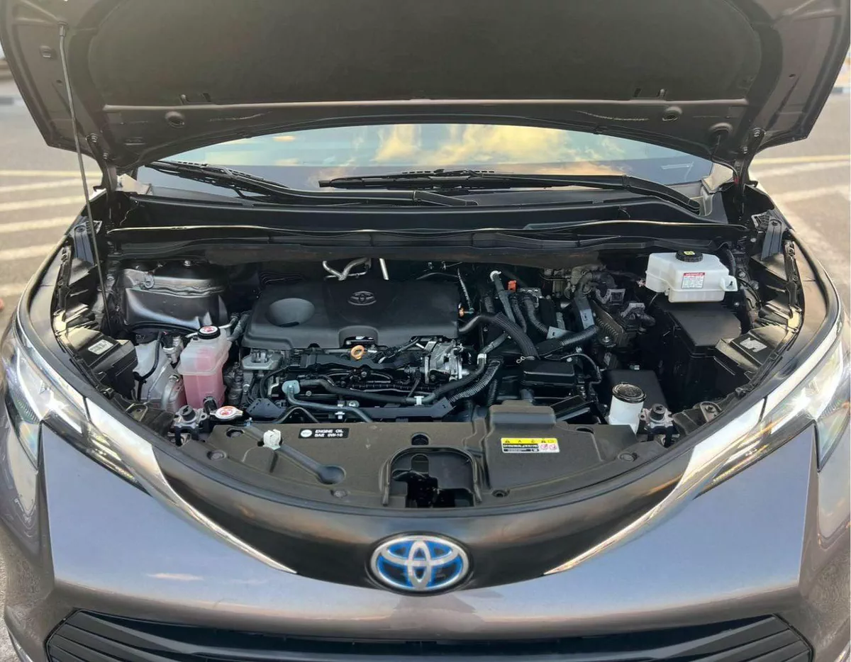 Toyota Sienna LE 2021 Toyota Sienna Hybrid 2.5L V4 - 7 Seater Doors Full Auto With Radar --20-0