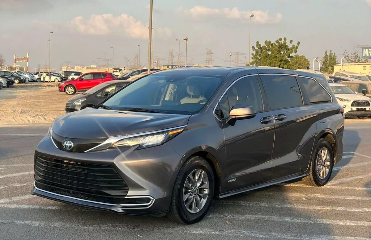 Toyota Sienna LE 2021 Toyota Sienna Hybrid 2.5L V4 - 7 Seater Doors Full Auto With Radar --1-0