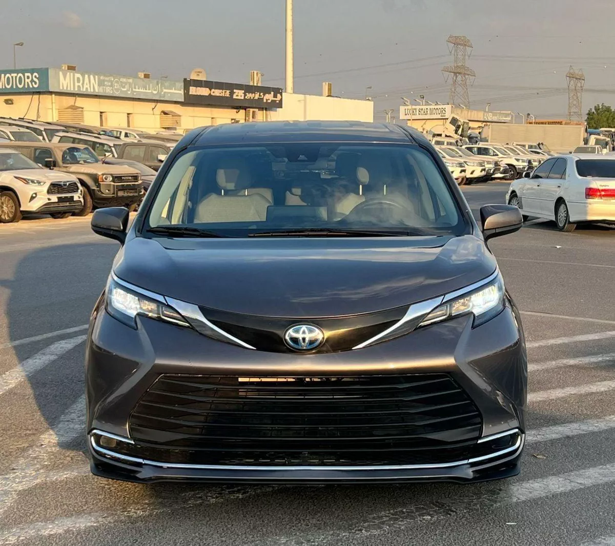Toyota Sienna LE 2021 Toyota Sienna Hybrid 2.5L V4 - 7 Seater Doors Full Auto With Radar --2-0