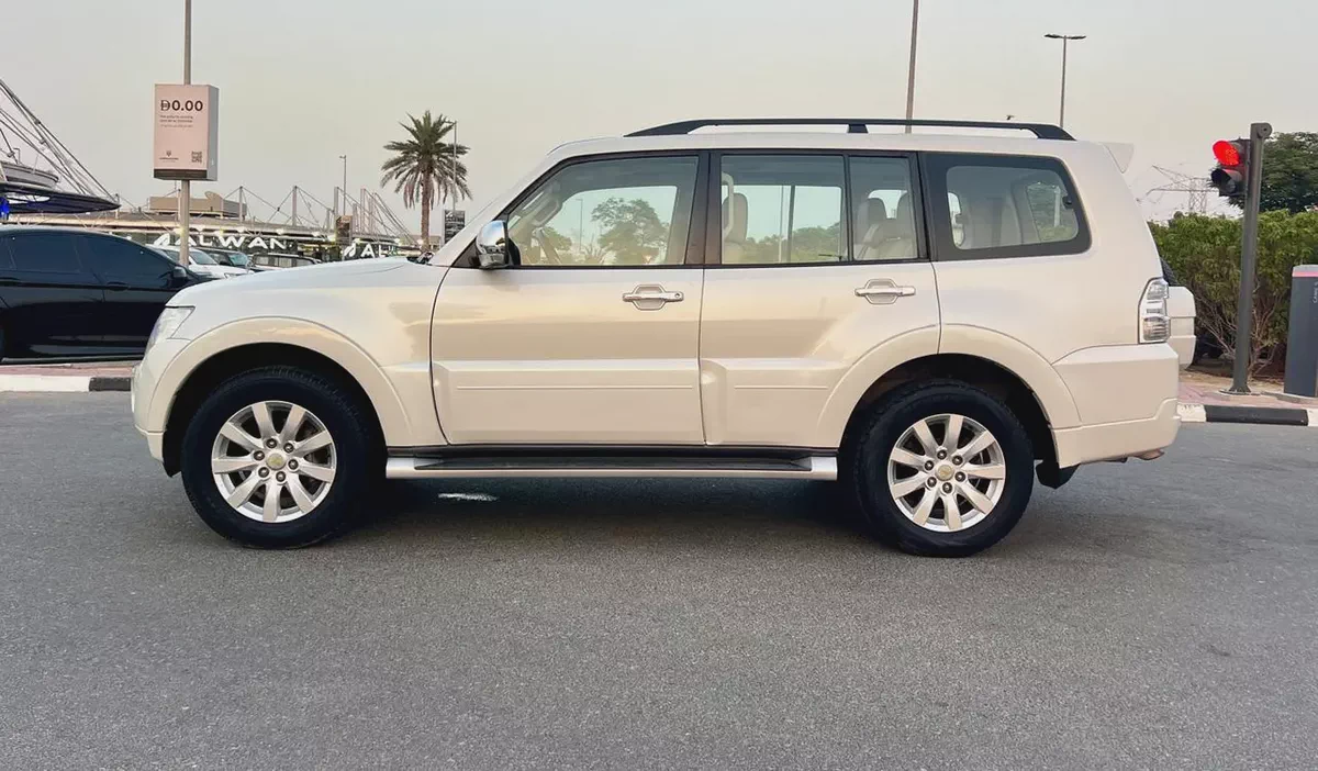 Mitsubishi Pajero 2010 GLS Top Line | GCC Specs | Clean Condition-4-4