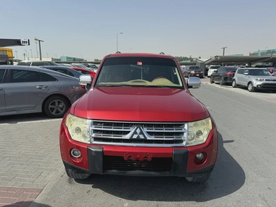 Mitsubshi pajero 2009 red color GCC calen car-1