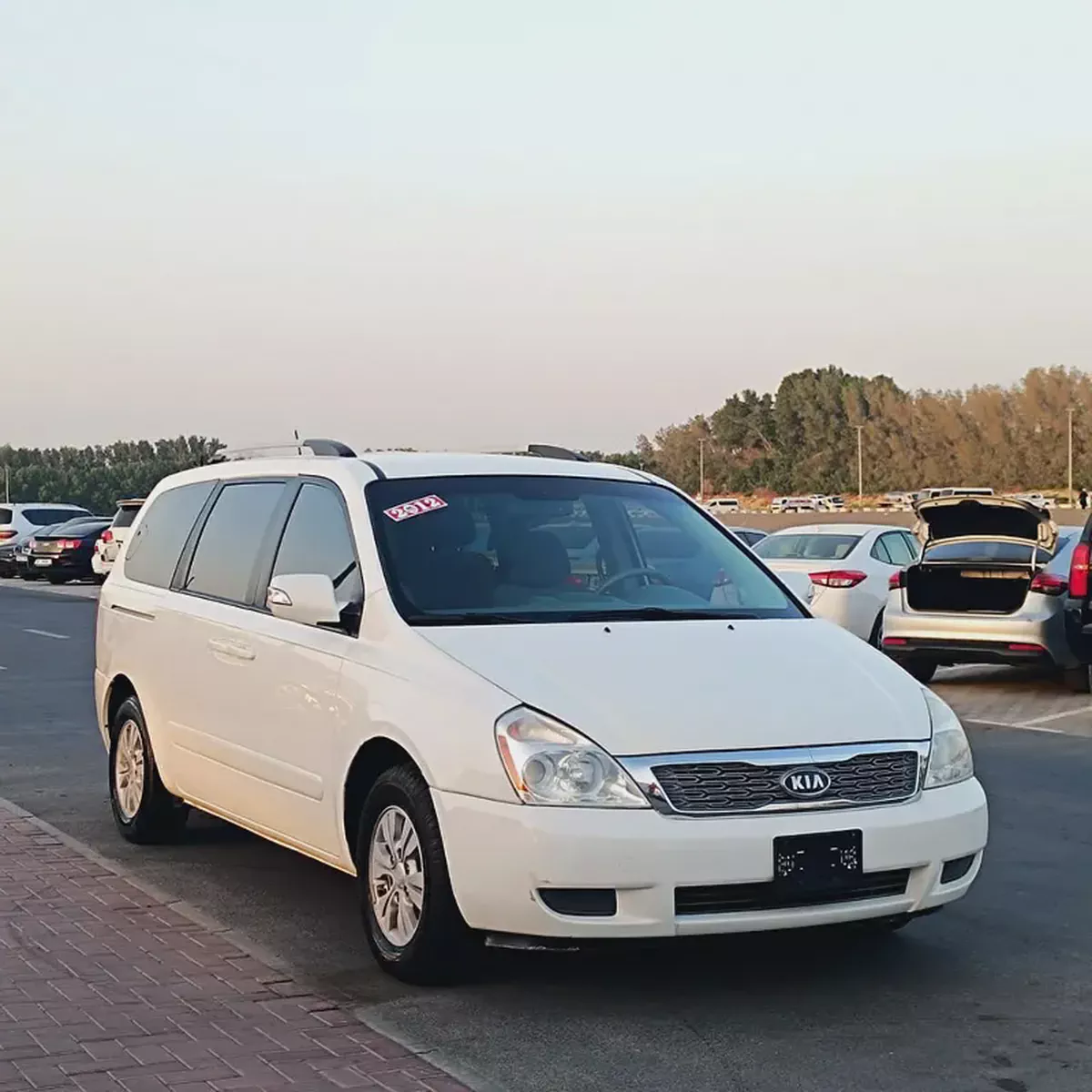 Kia Sedona 2012 | American Specs | Spacious Family Minivan-1-1