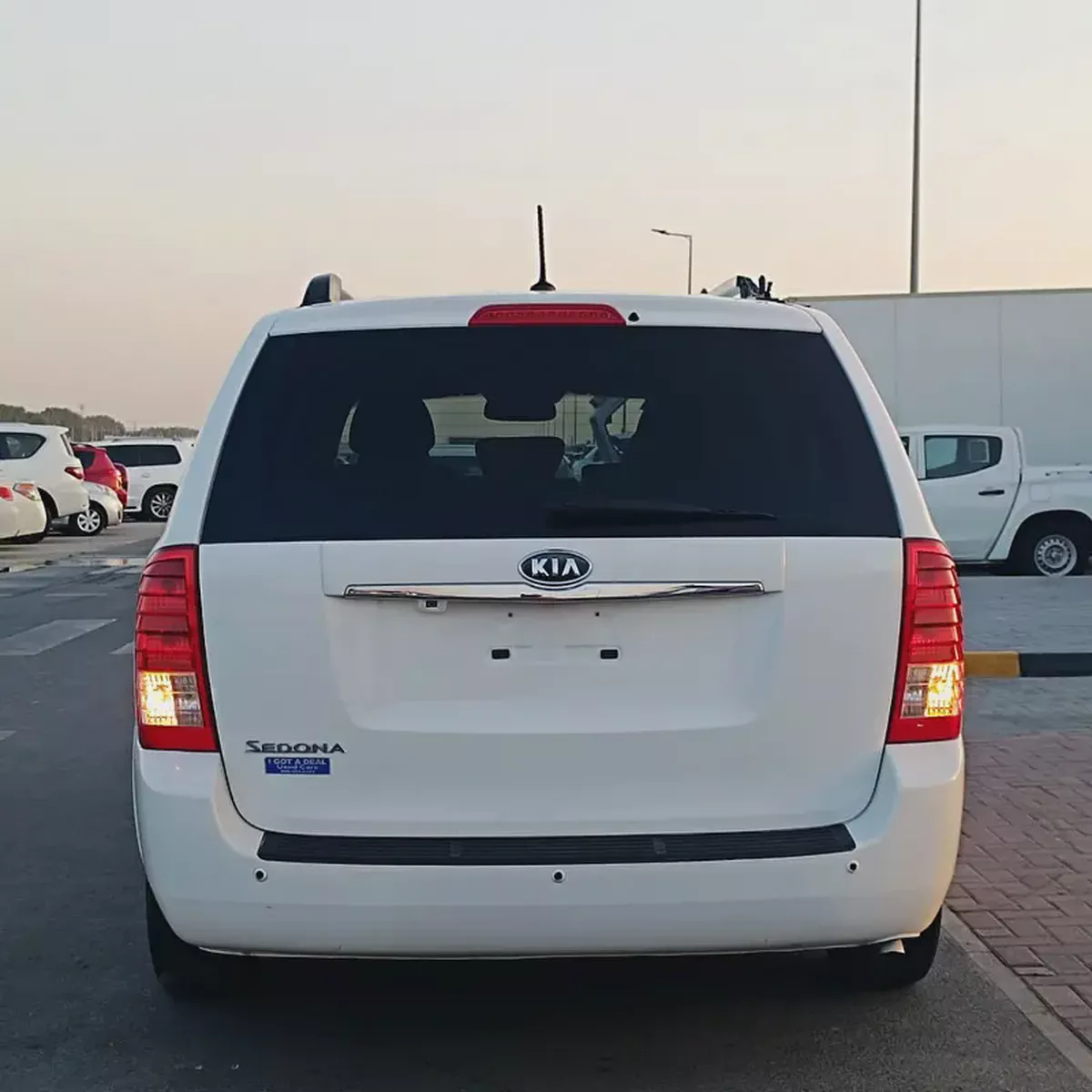 Kia Sedona 2012 | American Specs | Spacious Family Minivan-4-4