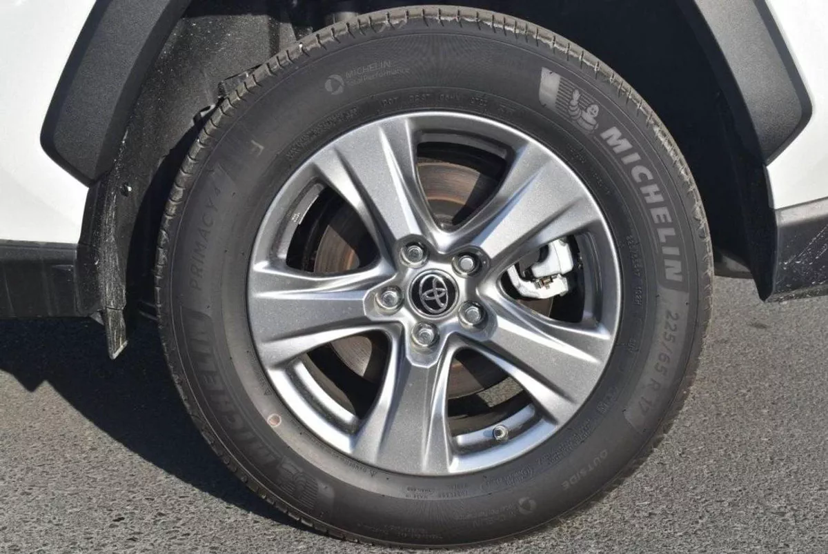 Toyota RAV4 LE HEV RAV4 2.5L HYBRED-15-0