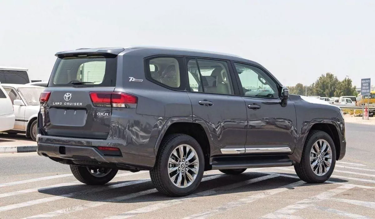 Toyota Land Cruiser GXR LAND CRUISER GXR GCC 3.5L TWIN TYRBO-5-0