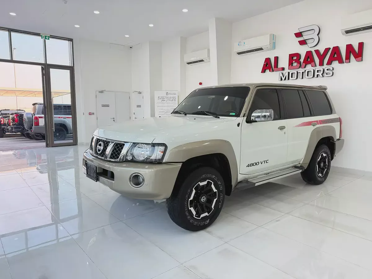 نيسان سوبر سفاري ابيض / زعفراني 2022 (خليجي)-1-1