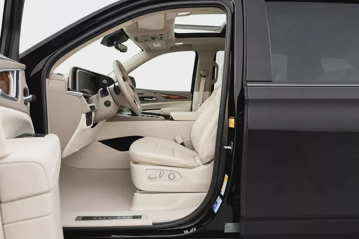 Cadillac Escalade Sport Platinum 2023 | GCC Specs | 2 Keys | AED 6,267 / Monthly-8-8