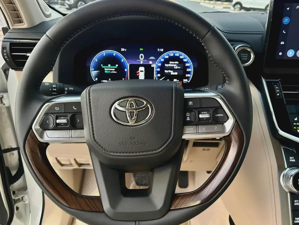 TOYOTA LAND CRUISER VXR 4.0 L MODEL 2026 BRAND NEW-10-10