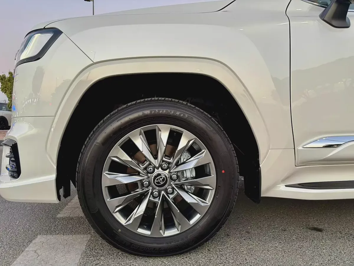 TOYOTA LAND CRUISER VXR 4.0 L MODEL 2026 BRAND NEW-5-5