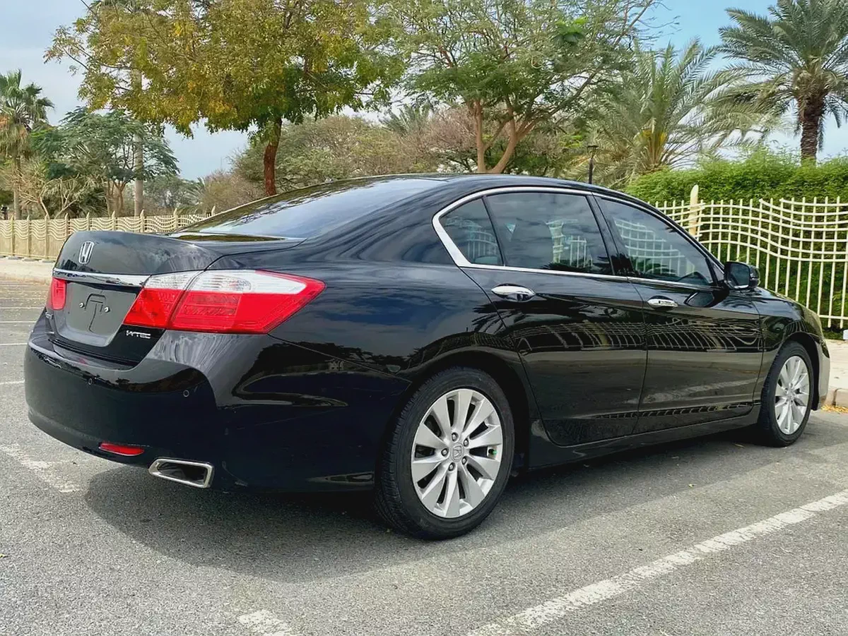 2015 HONDA ACCORD 2.4L FULL OPTION || GCC || ORIGINAL PAINT || FULL AGENCY SERVICE-8-8
