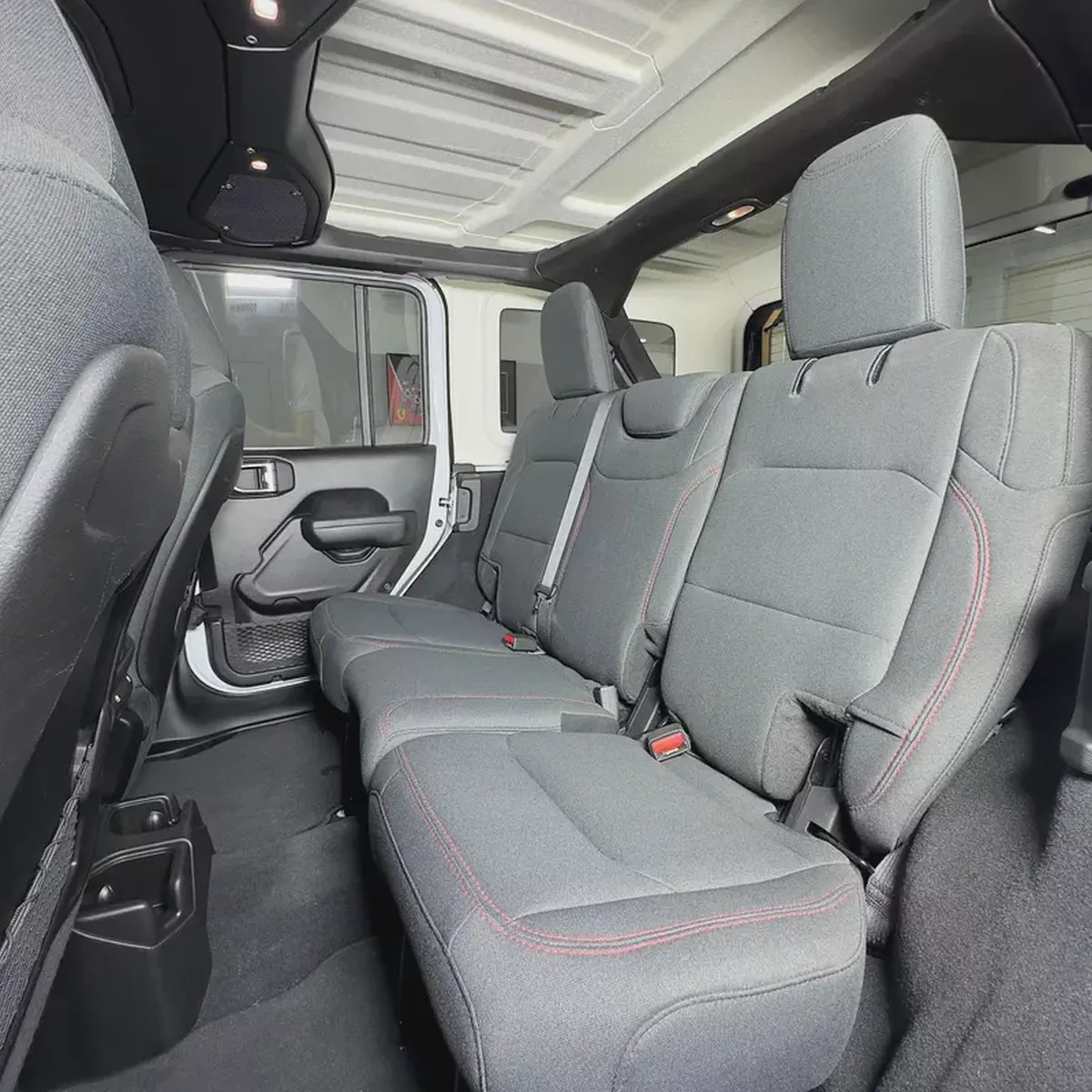 2025 Jeep Wrangler Rubicon V4-8-8