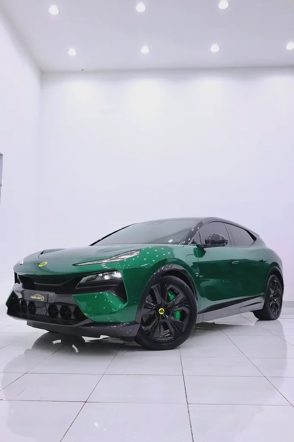 LOTUS ELETRE R+ 900 SPORT GCC IN FULL CARBON