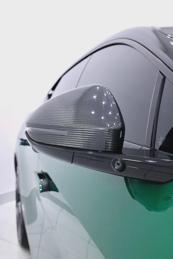 LOTUS ELETRE R+ 900 SPORT GCC IN FULL CARBON