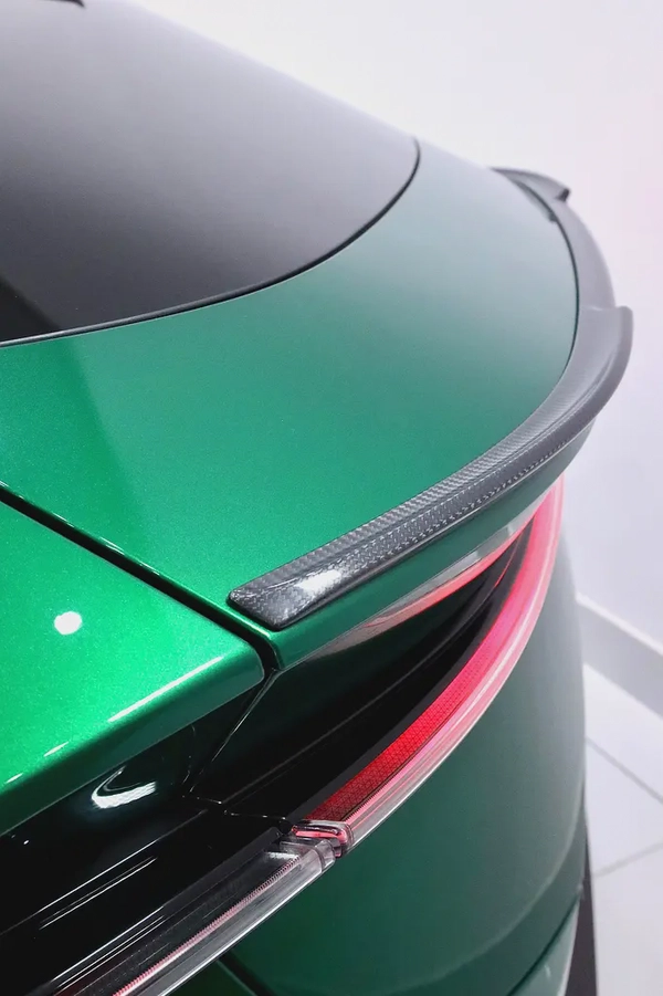 LOTUS ELETRE R+ 900 SPORT GCC IN FULL CARBON