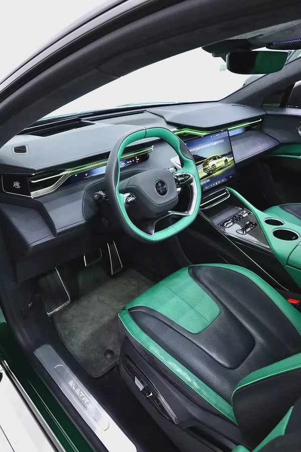 LOTUS ELETRE R+ 900 SPORT GCC IN FULL CARBON