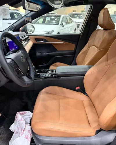 2026 TOYOTA CAMRY LUMIERE RED HEV 2.5L HYBRID-8