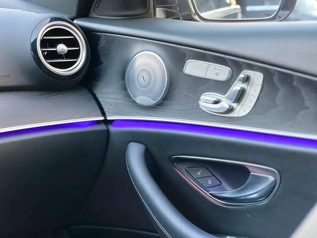 Mercedes benz E300 Model 2019-7-7