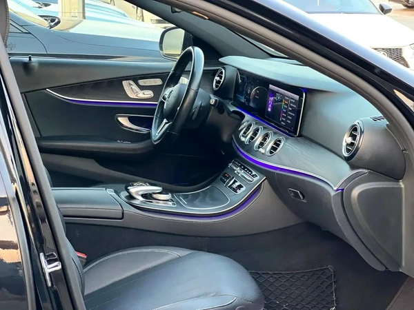 Mercedes benz E300 Model 2019