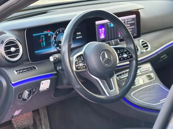 Mercedes benz E300 Model 2019