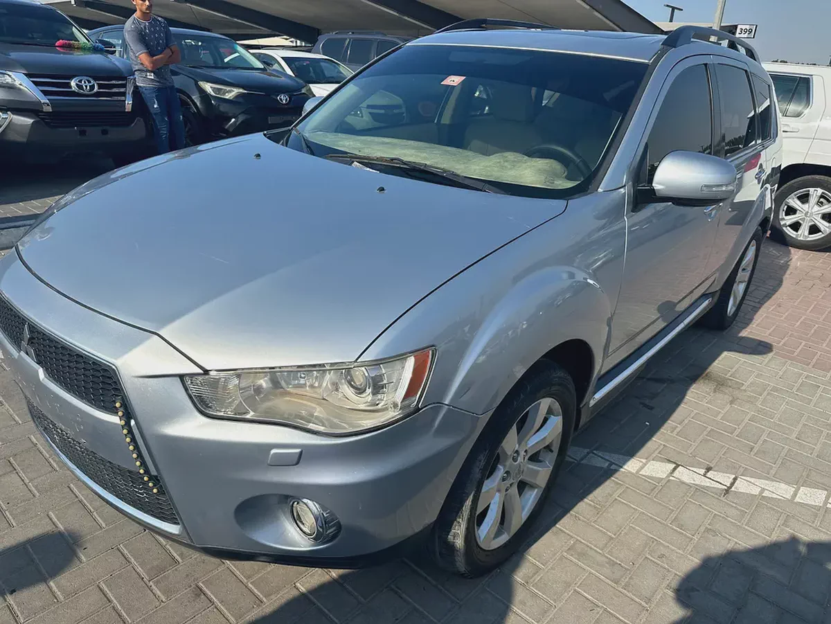 Mitsubshi outlander 2013 fullopshin silver color GCC-9-9