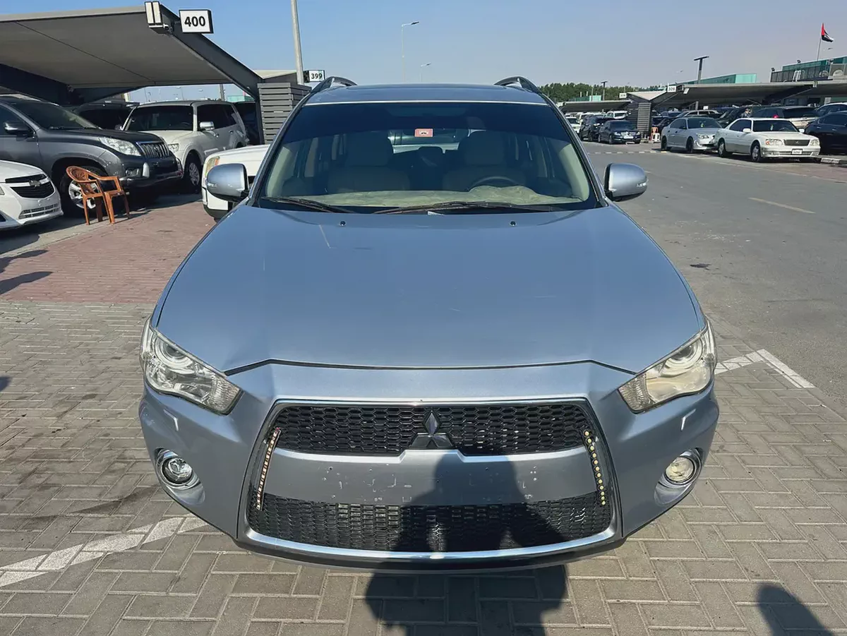Mitsubshi outlander 2013 fullopshin silver color GCC-11-11